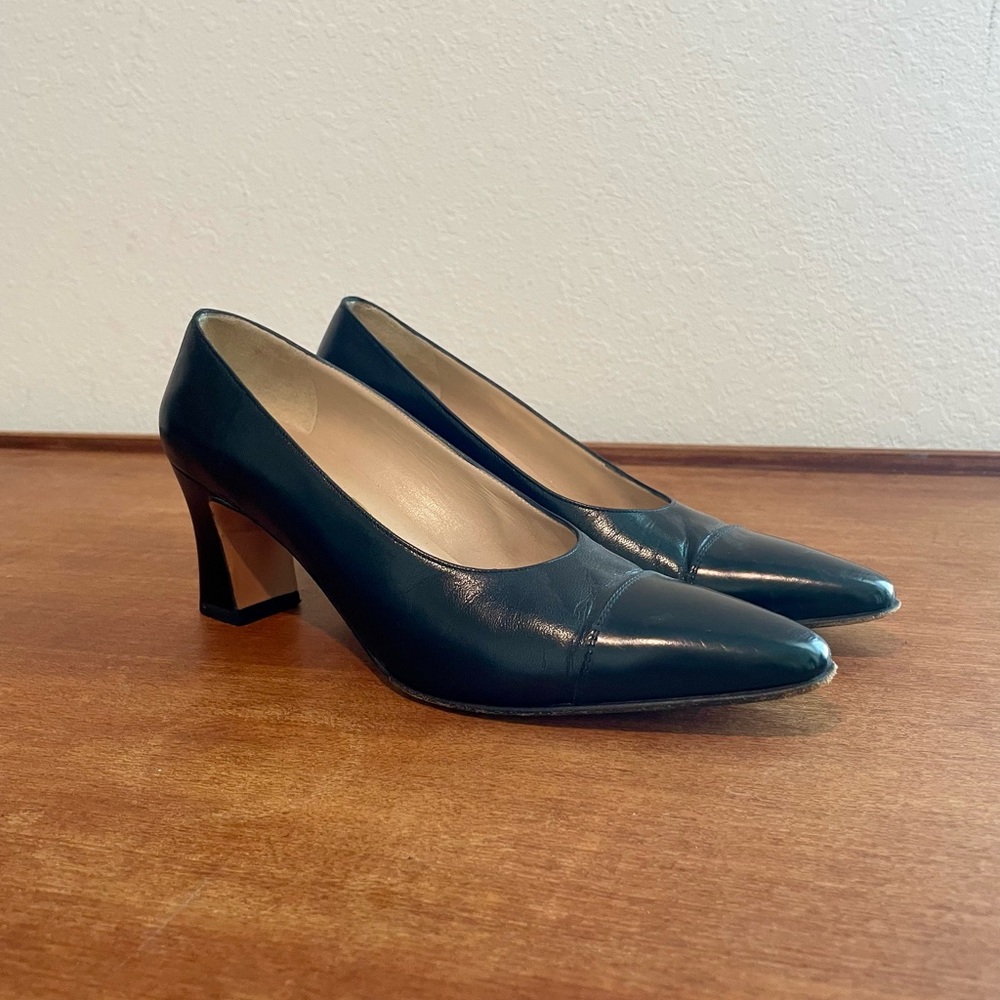 Vintage 1960s Salvatore Ferragamo Italian Cap Toe Black Leather Pumps Size 7AA - Picture 2 of 14
